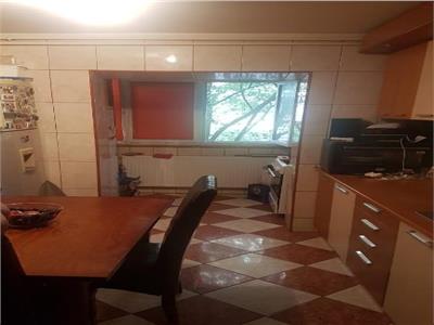 Apartament 4 camere Dristor , Fizicienilor