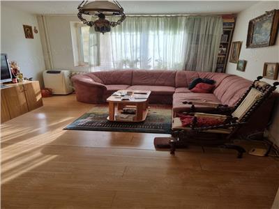 Apartament 4 camere Titan, Piata Minis