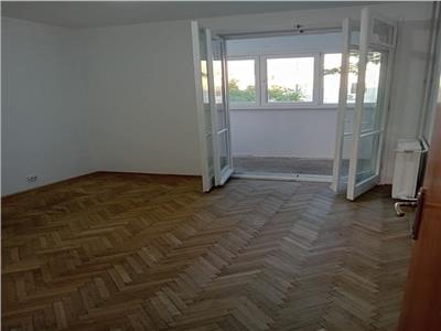 Apartament 4 camere Titan, Piata Minis