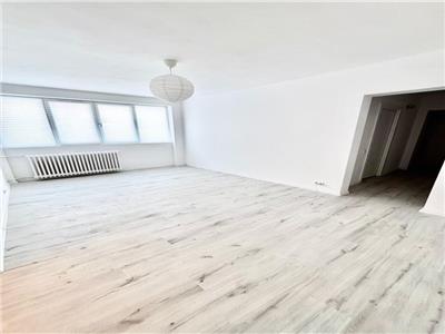 Apartament 3 camere Titan, Piata Minis